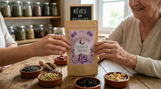 Cadeau fête des mères original : thé personnalisé Rêves en Feuilles avec mélange de plantes artisanales.